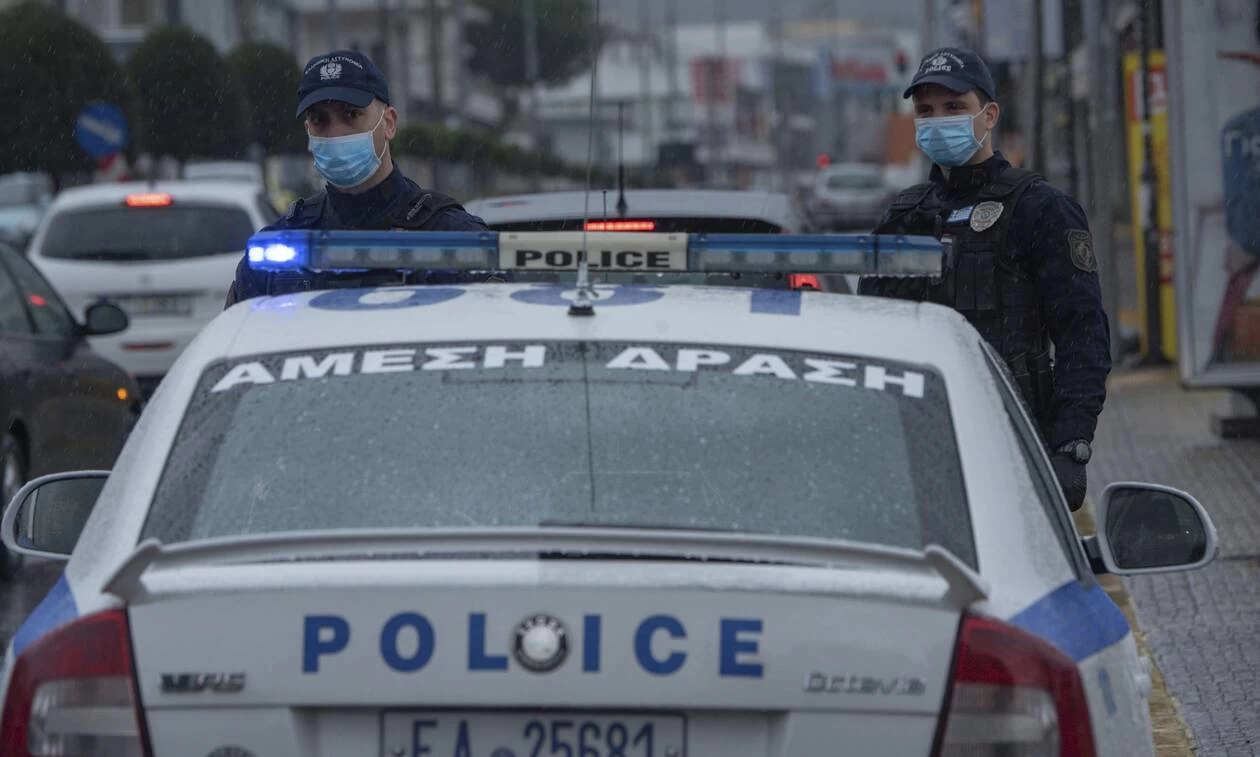 Ζεφύρι: Έστησαν ενέδρα σε περιπολικό -Επίθεση με ξύλα και πέτρες